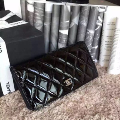 Chanel 漆皮黑色錢夾出貨啦皮質柔軟，走線超美噢，細節決定品質愛不釋手的節奏哈尺寸18.5*10.5