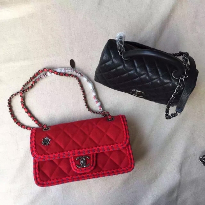 Chanel  新款毛呢，復古五金設計，尺寸26Cm