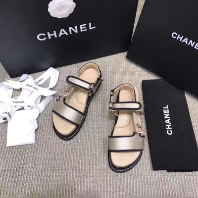 Chanel 香奈兒17ss  頂級走秀系列涼鞋 賣版6500原版複製，很多明星網路達人對此款情有獨鍾！很多細節都是按原版一比一複製，包括材料都是跟原版無差異！