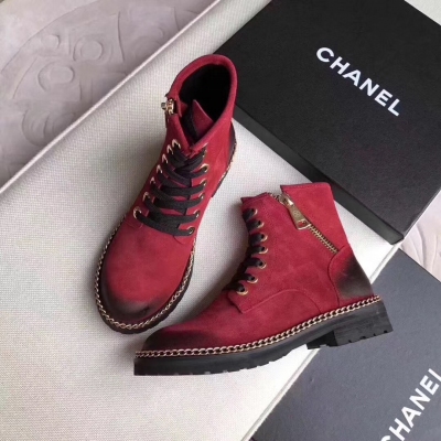 CHANEL 頂級版本！17FW/馬丁靴秋冬最新款！金屬五金鏈鏈繞底一圈，焦點顯得更獨特！完美到極至的楦形！洋溢都市性格氣息，女神必備！ 鞋面：進口高絲光羊皮 內裡: 進口羊皮內裡/絨裡2種 碼數：35-39