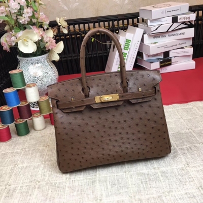 愛馬仕Hermes Birkin 30cm 進口頂級鴕鳥 全手工打造 進口蠟線 原廠五金 【深啡】金扣每一個環節都力求完美，每一針一線都透著工匠精神！