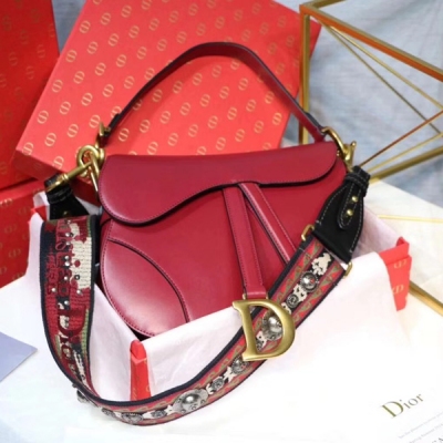 【Dior saddle 全皮系列包包】 迪奧新款女包 大號尺寸：25.5*20*6.5 cm 小號尺寸：19.5*16*6.5 cm