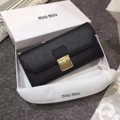 miumiu最新款出貨原版牛皮+原版五金時尚大方的設計很有名媛風範哦尺寸19*9*2Cm