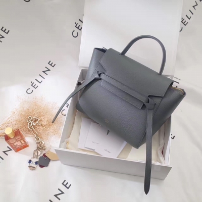 原單 CéLINE Belt Bag 鯰魚包  Celine在IT Bag的世界裡總是占著一席之地 設計師Phoebe Philo設計出一款款風靡時尚圈的當紅IT Bag 鯰魚包(Celine Belt) 現在紐約、巴黎