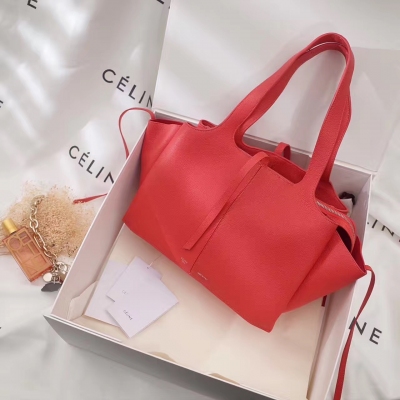 原單 CELINE tri-fold bag 荔枝紋柔軟小牛皮肩背包 側面皮繩可束緊中央隔層。頂部皮繩可用於閉合手袋，3個獨立隔層，包括1個頂部帶拉鍊隔層。小牛皮和麂皮襯裡、可收縮兩個用法。尺寸32*24*11.5cm