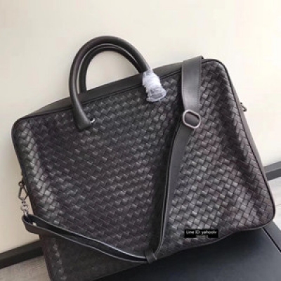 BV Bottega Veneta429044釆用原廠胎牛皮打破常規做法大膽探索拼色與不同繡線勾出不同時尚潮流，章顯蝶家奢華大氣又不失年輕時尚你值得擁有42x31X7.5專櫃同步