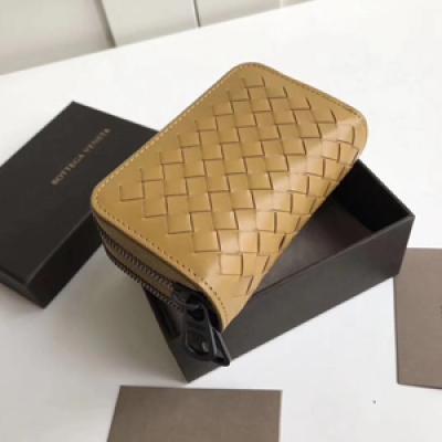 BV BOTTEGA VENETA 120746雙拉零錢鑰匙包 裡外全配胎牛皮 原廠特定胎牛皮 純手工編織 SIZE：12cm，胎牛皮鑰匙包，好品質推薦！雙拉鍊設計還可以放零錢