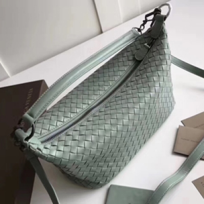 BV Bottega Veneta9843升級版 盛夏出行百搭包 新款三用女包，手提，單肩 斜挎統統ok 進口愛爾蘭羊皮 這皮質的質感跟光澤度你們自己感受下 內配豬皮裡 size：27*17*13cm