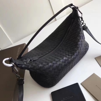 BV Bottega Veneta9843升級版 盛夏出行百搭包 新款三用女包，手提，單肩 斜挎統統ok 進口愛爾蘭羊皮 這皮質的質感跟光澤度你們自己感受下 內配豬皮裡 size：27*17*13cm