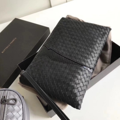 BV BOTTEGA VENETA 301207以最經典做法用水蛇皮做點綴信封拉鍊款手包 原廠定制胎牛皮 皮質超細膩 手感超贊 26*16cm