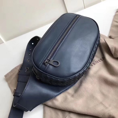 BV BOTTEGA VENETA 523256秋冬季新款拼接撞色設計男女同款腰包或胸包可兩搭配，這個拉鍊後背還有按扣設計可放一些小東西胎牛訂制25x15x5，獨家首發