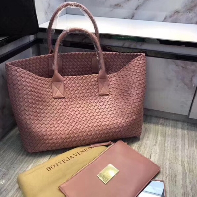 BV BOTTEGA VENETA 5211牡丹粉雙層編織，內有小包一個 此款官方稱為購物袋shopping bag b 很高檔大氣上檔次的一款 尺寸 40*28*16