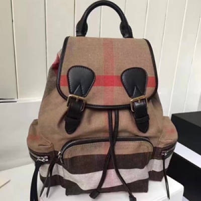 Burberry 最新The Rucksack 中號。40302011。 Canvas 格紋拼皮革軍旅背包。多功能拉鍊口袋。