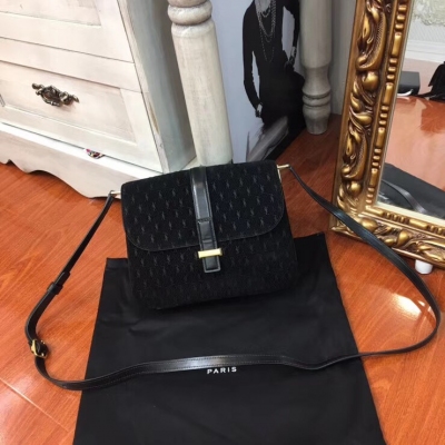 YSL聖羅蘭Yves Saint laurent SLP 新款羊絨磨砂皮出貨，跟源版無任何差異，特殊工藝處理，羊絨表面的細毛跟源版一模一樣，鐳射出來的英文字母清晰立體不模糊，不容易反彈，不怕貨比3家，歡迎寶寶們前來對比 