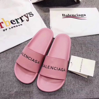 【BALENCIAGA】巴黎世家18春夏新款真皮拖鞋 獨家私楦，原版複刻， 鞋面採用頭層牛皮，內裡柔軟的羊皮裡。用料絕對高檔次，專櫃包裝，全網頂級版本。國外代購原版 高級設計師親自操刀 與原版幾乎一樣 ，不是一般小作坊