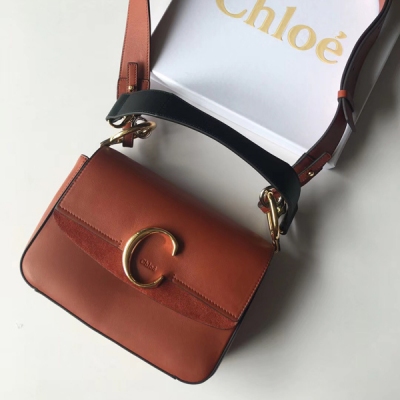 Chloe克洛伊 2019年早春新款Chloé Bag 以 “C” 形飾扣大膽出位 鐫刻品牌專屬 LOGO 眾多明星力捧 唐嫣 孫怡 王洛丹同款尺寸：24*17*6cm