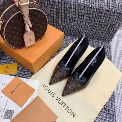 LV LOUIS VUITTON 路易威登 19ss 秋季單品 眾多大牌明星同款 鞋面：飾 辨識度極高的原版老花皮 小牛皮  內裡：採用混種羊皮裡  五金：支持各種pk！純銅絕對棒棒的！ 跟高：6.5cm 10cm  