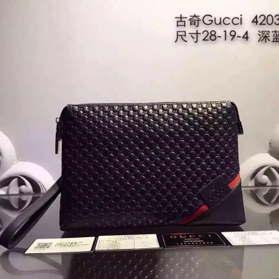 GUCCI  2015最新款、獨一無二的它，每一針每一線都非常精細徹底，每一寸每一尺都一絲不差，不怕貨比貨 就怕不識貨！市場原版最好的貨專注高端，只為更高品質的它。獨家實拍