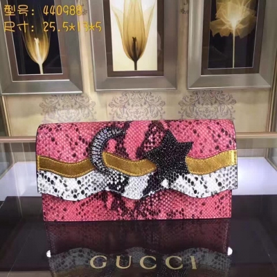 原單【GUCCI-古奇】十年打造專業GUCCI   市場頂級獨家控貨，專櫃品質  採用進口牛皮，原廠五金！精緻做工。獨家實物拍照品質如圖可見 。款號：440988。尺寸：25.5*13*5