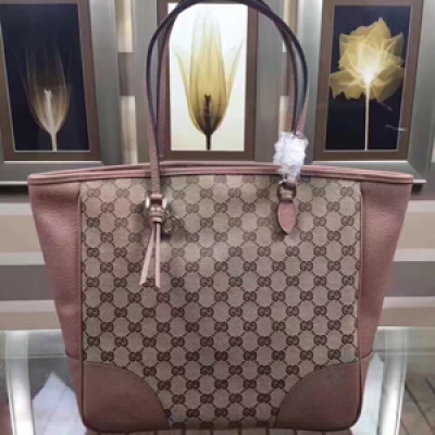 【GUCCI-古奇】十年打造專業GUCCI   市場頂級獨家控貨，專/櫃品質  採用進口牛皮，原廠五金！精緻做工。獨家實物拍照品質如圖可見 。款號：323671。