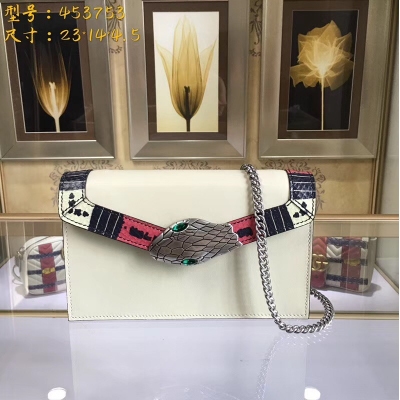 【GUCCI-古馳】 十年打造專業GUCCI 市場頂級獨家控貨，專櫃品質 採用進口牛皮，原廠五金！精緻做工。 獨家實物拍照 品質如圖可見 。款號：453753。尺寸：23*14*4.5