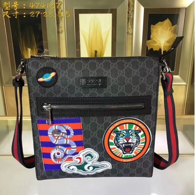 【GUCCI-古馳】 十年打造專業GUCCI 市場頂級獨家控貨，專櫃品質 採用進口牛皮，原廠五金！精緻做工。 獨家實物拍照 品質如圖可見 。款號：474137。尺寸：27*28.5*5