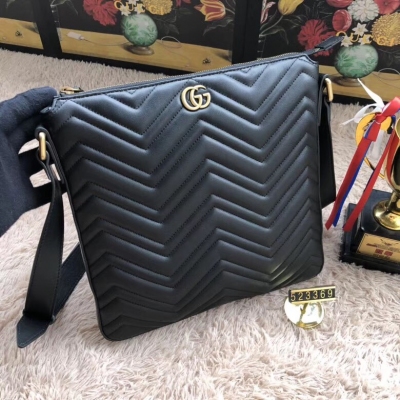 【Gucci 古馳】Gucci新款。市場頂級獨家控貨，專櫃品質 採用進口牛皮，原廠五金！精緻做工。 獨家實物拍照 品質如圖可見。型號: 523369尺寸：寬29*高27*側寬3