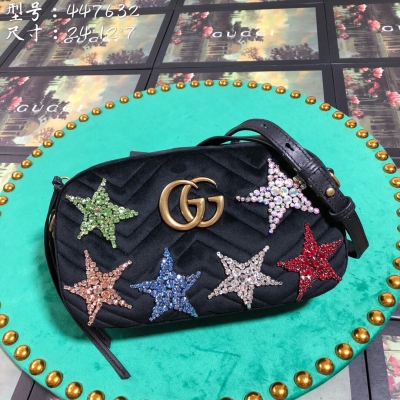 【Gucci古馳】Gucci新款。市場頂級獨家控貨，專櫃品質 採用進口牛皮，原廠五金！精緻做工。 獨家實物拍照 品質如圖可見。型號: 447632尺寸：寬24*高12*側寬7