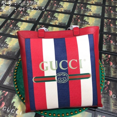 【Gucci古馳】Gucci 新款。市場頂級獨家控貨，專櫃品質 採用進口牛皮，原廠五金！精緻做工。 獨家實物拍照 品質如圖可見 。款號: 523781。尺寸：寬41*高43*側寬5.5