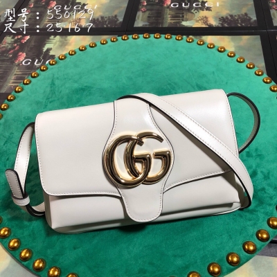 【Gucci古馳】Gucci 新款。市場頂級獨家控貨，專櫃品質 採用進口牛皮，原廠五金！精緻做工。 獨家實物拍照 品質如圖可見 。款號: 550129。尺寸：寬25*高16*側寬7。顏色：綠色/黑色/白色/酒紅