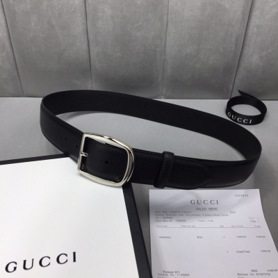 Gucci古馳 男士原單新品腰帶 寬度40毫米 採用進口頭層豬紋皮紋理製成 帶身尾部帶有品牌家族logo 及小蜜蜂（吉祥物）飾品裝飾 全新做舊效果雙G扣