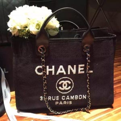 Chanel 明星同款 英國頂級品牌 刺繡 時尚博主街拍 那些年悄悄走紅的購物包 完美的復古和現代的結合 特別是秋冬搭配風靡的色彩 頂級原版材質 超級定制款