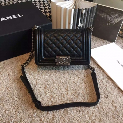 Chanel 辣媽款20cm球紋皮 黑色 金銀鏈出貨啦顆粒明顯皮質柔軟，骨邊豐滿，細節是那麼的動人，好手工品質杆杆滴