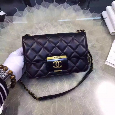 獨家定制五金【chanel】黑色羊皮玻璃扣肩包尺寸大號25cm，小號21cm。先首發製品：話不說多。看細節看五金