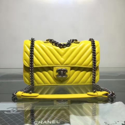 CHANEL 獨家實拍 孟買系列，最新做法鹿皮 配復古古銀色五金 同步於專櫃 任何細節做得相當到位 海關 逛專櫃毫無壓力！size：26.5cm