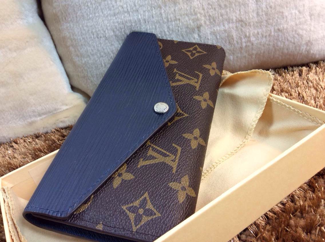 LV 路易威登 Monogram配水波紋信封式 純色拼經典老花 長款三折搭扣女士皮夾 M41211