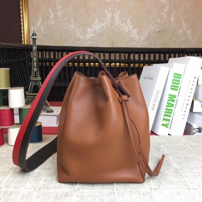 愛馬仕Hermes Kelly～2424 H 2424 togo小牛皮半手工制工藝精美 金銀扣 在追求各種時尚元素的同時，也不忘回顧下經典 ，透露出了迷人魅力，簡直是拽爆了.尺寸29cm 奉獻力作 ！ 肩帶休閒OL氣質融