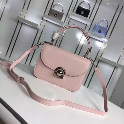 普拉達0816升級版 手提斜挎版本【實品拍攝】Prada Arcade bag 2016早春新款 劉雯 陳喬恩 同款 Prada沉寂多年，今年終於是爆發了！