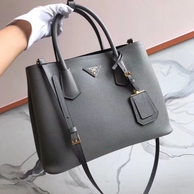 Prada普拉達新款首發 原單品質 Prada 最新款1BG775 Prada Double Saffiano皮革手袋 採用義大利進口Saffiano十字紋牛皮 進口設備 線路均有清晰 歐洲正品同步原版五金配件 進口環保