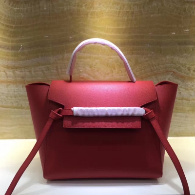 Celine Belt Bag 鯰魚包 紐約曼哈頓已經到處可見最新的Belt bag蓋面此款手袋有點Trapeze的感覺，上身效果特別好深受眾多明星厚愛，時尚又百搭尺寸：27cm belt