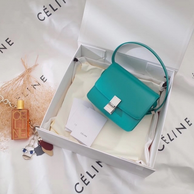 CELINE BOX 原單質量 鎖扣採用作舊復古風，升級彈簧，包邊壓有防偽壓線 ！油邊升級 皮定了好久才出貨呢 皮面帶有一點亮 品質保證非常有質感 配專櫃包裝 小號17cm