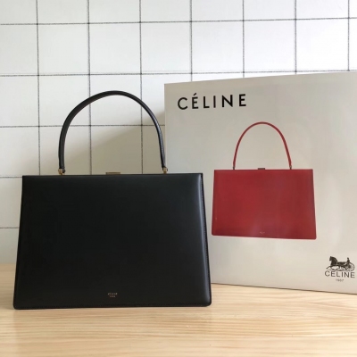 CELINE CLASP新款手提包，並且能肩挎手挽，採用天然小牛皮，手柄金屬扣，襯裡2個內側隔層，內側中央拉鍊口袋，看似端正款式，帶著復古的味道，也能酷酷達配使用！尺寸：32 X 22 X 8 cm