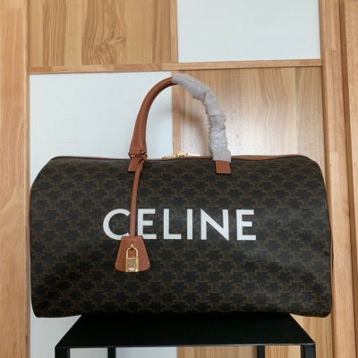 CELINE VOYAGE TRIOMPHE帆布大號手袋 尺寸:(50 X 28 X 22.5釐米) 63%塗層帆布，37%小牛皮,100%棉襯裡 雙拉鍊,可調節和可拆卸皮革肩帶，配肩帶襯墊長17英寸（43釐米）