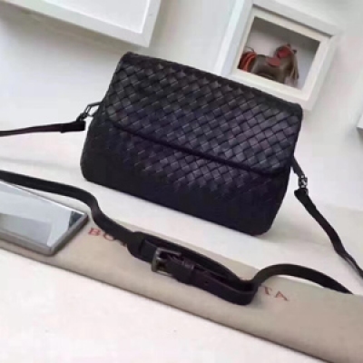 BV Bottega Veneta 3589經典款單肩斜挎女包，翻蓋小包 ，誰也抵抗不了小包的誘惑，歐洲綿羊純手工編織 24x15x8