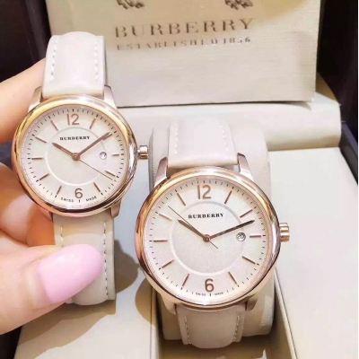 最新款【BURBERRY】芭寶莉英倫系列，兩個尺寸：女32mm，男40mm,瑞士石英機芯，藍寶石玻璃，英倫時尚，格紋表面，風靡全球