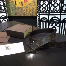 Louis Vuitton 腰帶系列，M9807，老花PVC/進口牛皮，扣頭正品五金開模 非市場24k的便宜貨刻印代碼與專櫃一致完美正品刻字進出專櫃無壓力