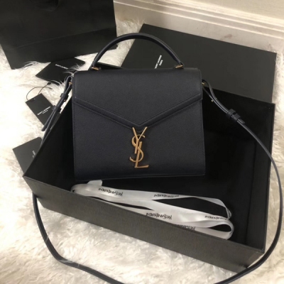 YSL Yves Saint laurent聖羅蘭 最新 CASSANDRA 中號魚子醬 內裡羊皮.簡約氣質.滿滿高級感.實用性強 手提斜掛都很好.是很百搭的一款.尺寸 24.5x20x11.5cm