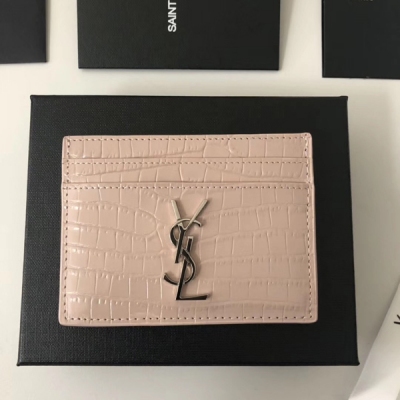 YSL Yves Saint laurent聖羅蘭 MONOGRAM 鱷魚紋卡包 原版開發 只做最好品質 專研每一個細節 內裡進口羊皮 尺寸 10.5x 7.5x0.5cm 共五個卡片槽 貨號：423303