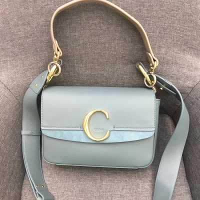 Chloe克洛伊 2019年早春新款Chloé Bag 以 “C” 形飾扣大膽出位 鐫刻品牌專屬 LOGO 眾多明星力捧 唐嫣 孫怡 王洛丹同款尺寸：24*17*6cm