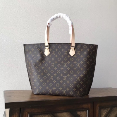 LV海外原單 ALL-IN小號旅行袋路易威登M47028，尺寸：45*29*19cm- Louis Vuitton Monogram塗層帆布面料- 帆布內襯- 金色金屬飾件- 拉鍊開合，使用方便- 天然牛皮手柄- 大容量